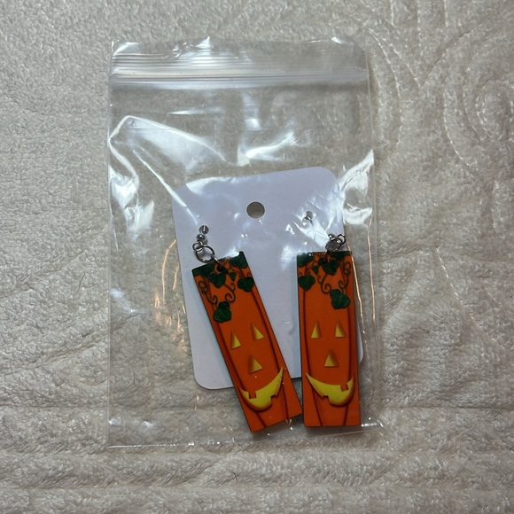 6 pairs pierced dangle earrings Halloween, Christmas, miscellaneous. - Picture 1 of 7